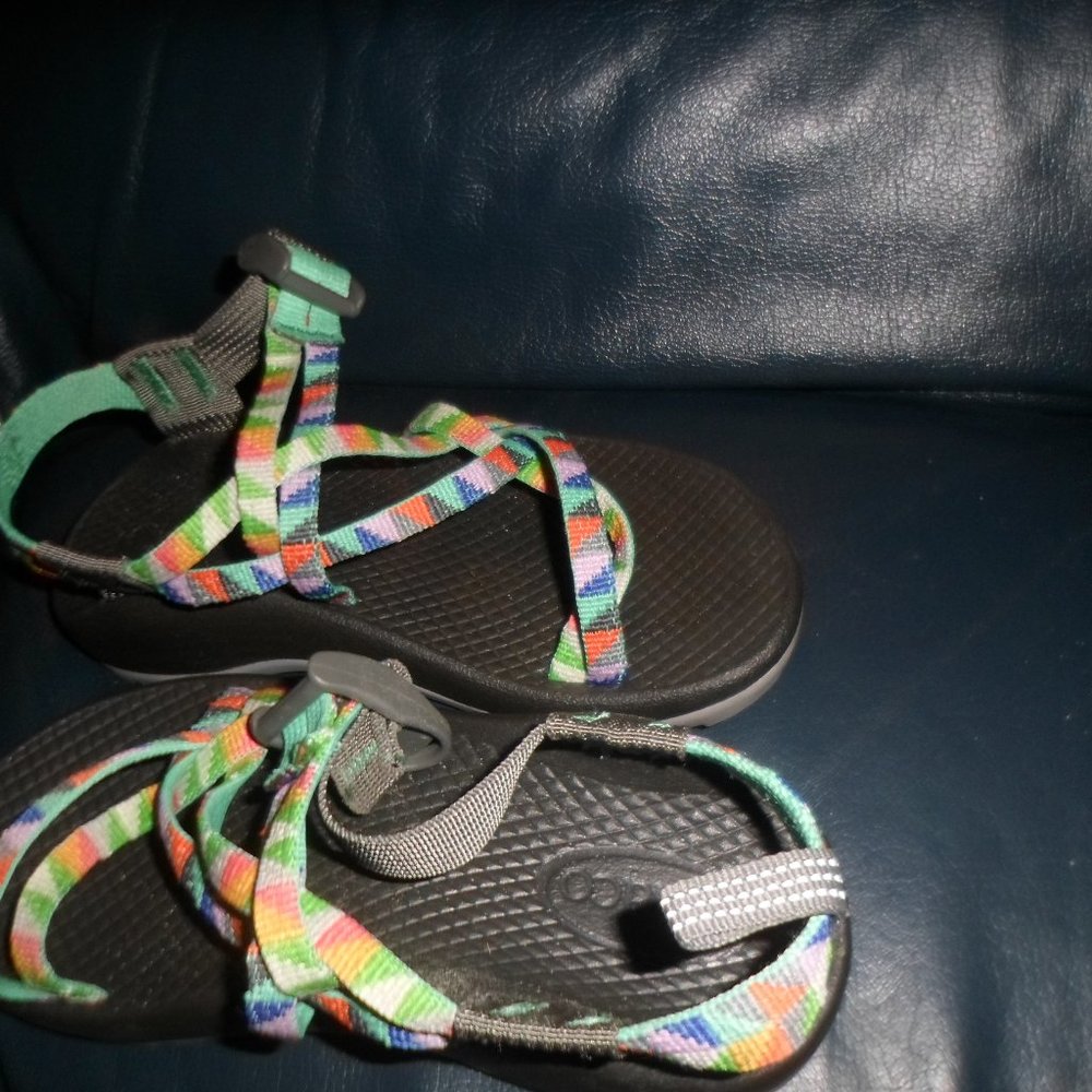 Girl's Chaco Sandals.sz12.5M EUC in box